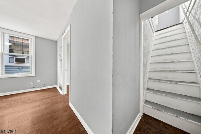 Building Photo - 133 Smith St