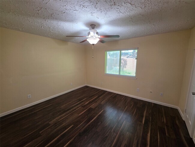 Building Photo - 21011 Rivershadows Ln