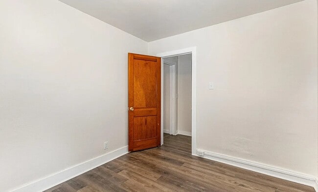 Building Photo - 536 Lansvale St