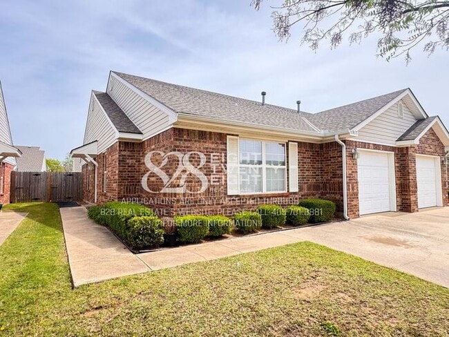 Building Photo - ADORABLE East Norman 3 Bed/2 Bath Duplex Available NOW in Eastridge!