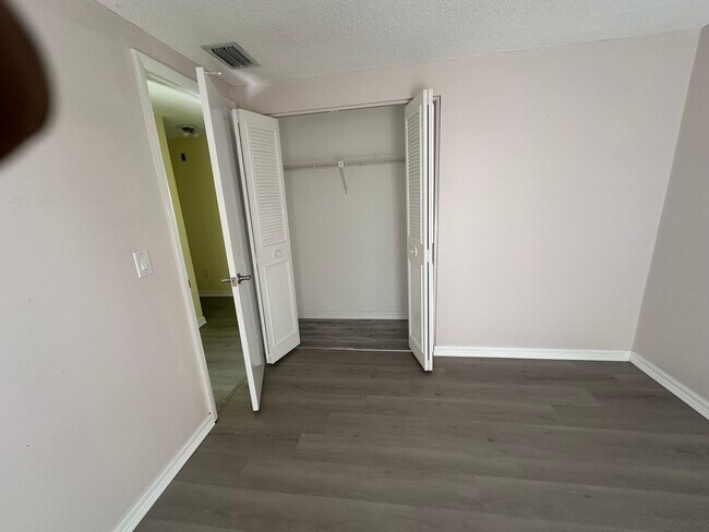 Building Photo - Hillpoint Way