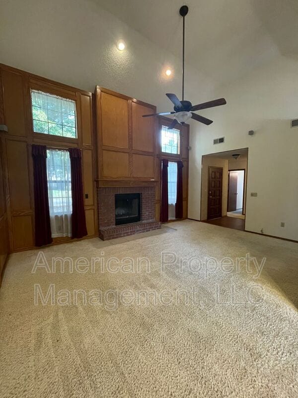 Building Photo - 712 West 119th Pl S