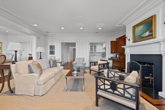 Building Photo - 348 Beacon St