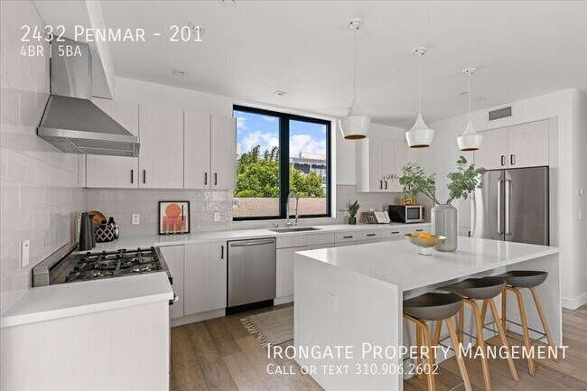 Building Photo - 2432 Penmar-201