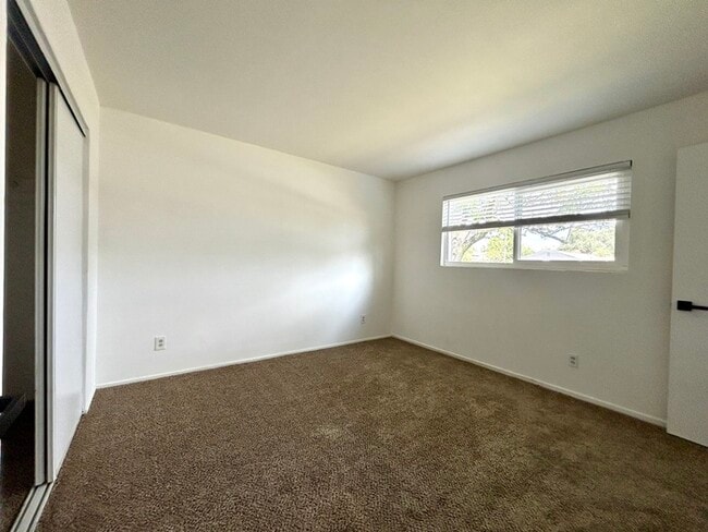 Building Photo - Beautiful 3 bedroom 2 Bathroom For Rent in...