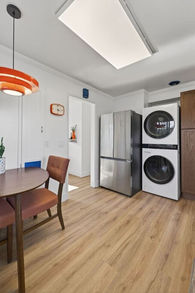 Building Photo - The Biggest Little BnB, Fully Furnished Vacation Rental!