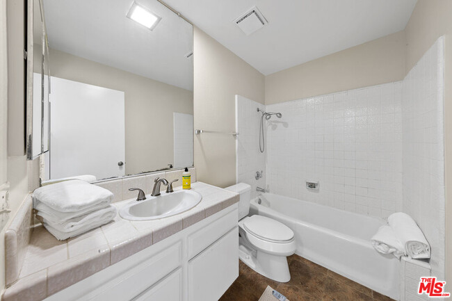 Building Photo - 780 Carriage Cir