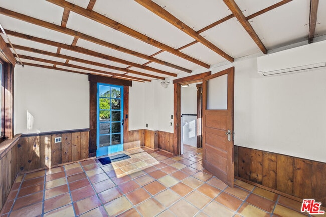 Building Photo - 1403 Avon Park Terrace