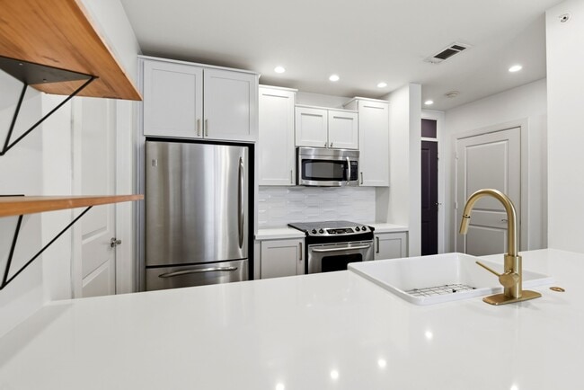 Building Photo - 1010 Rosine St