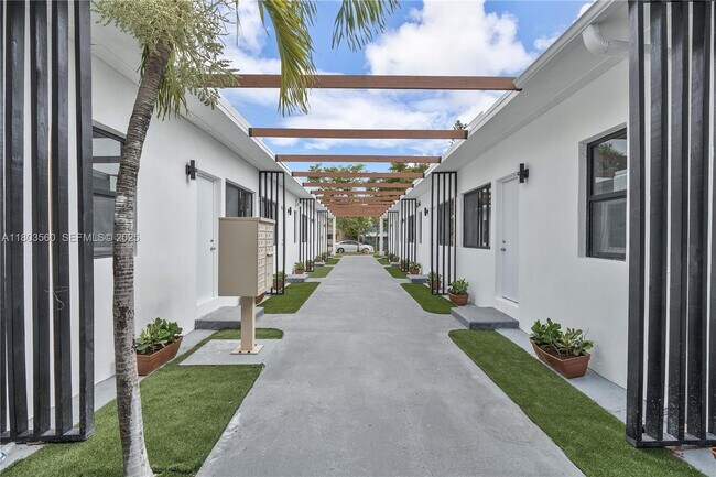 Building Photo - 1946 Pierce St