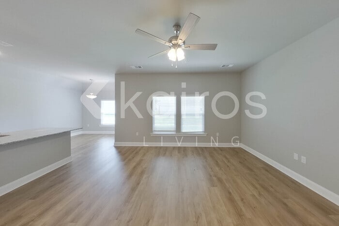 Building Photo - 13778 Pinyon Dr