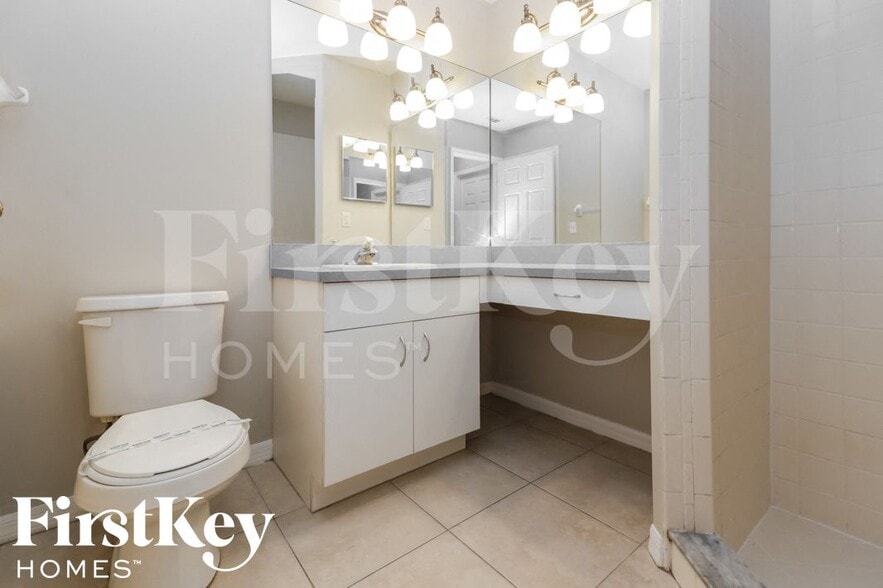 Building Photo - 1302 SW 35th St