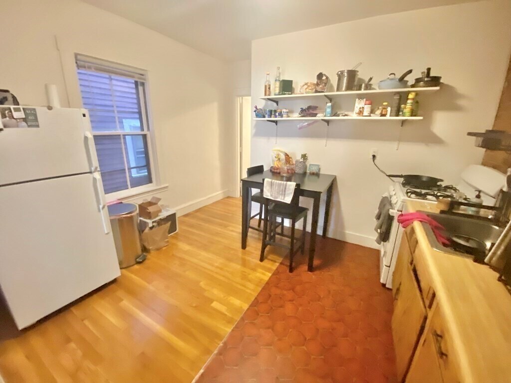 Building Photo - 248 Brookline St