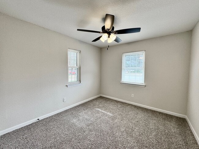 Building Photo - Fully-Renovated Ranch Home Available 03-19-26! Fenced Backyard - Pet Friendly - Washer & Dryer In...