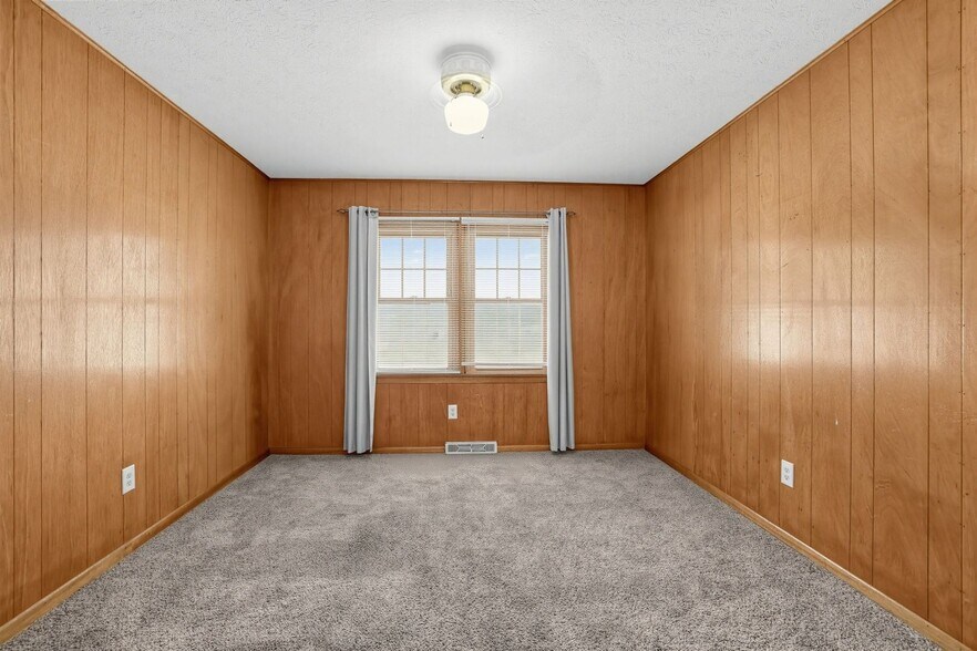 Building Photo - 3190 Ashwood Rd