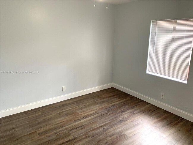 Building Photo - 2316 Madison St