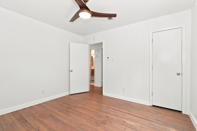 Building Photo - 3507 Vineland Dr