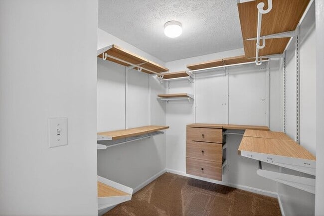 Building Photo - 47225 Schwartzkopf Dr