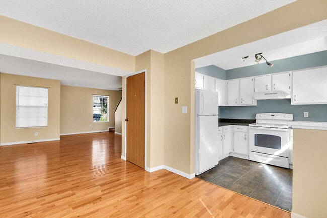 Building Photo - 28 Linwood Ave
