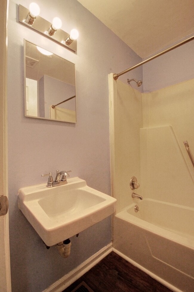 Building Photo - Adorable 2bd/1.5ba Duplex Less Than 1 Mile From Downtown Durham!