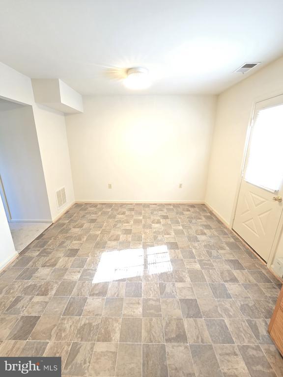 Building Photo - 129 La Grange Ave