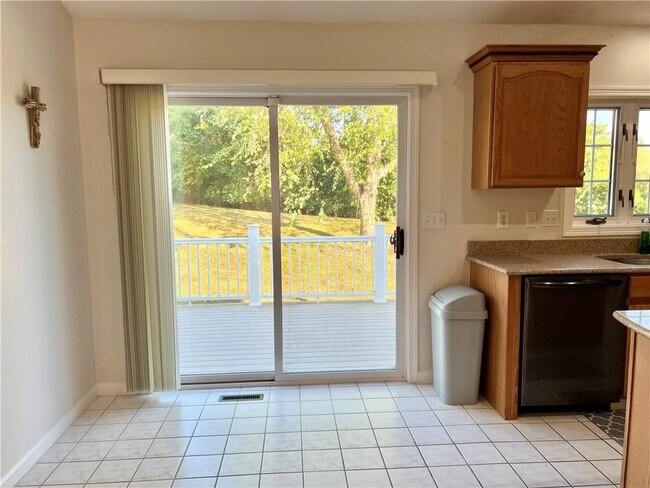 Building Photo - 65 Carriage Trl