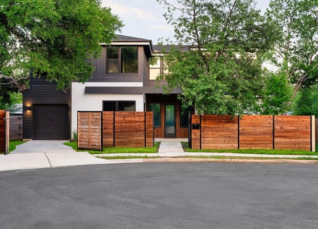 Building Photo - 1400 Randy Cir