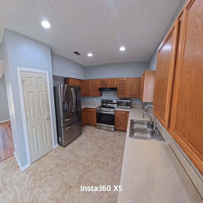 Building Photo - 1209 Montclair Dr