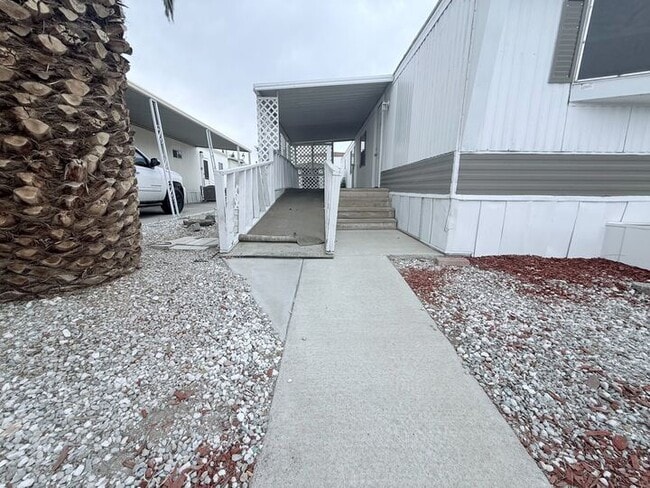 Building Photo - 3601 E Wyoming Ave