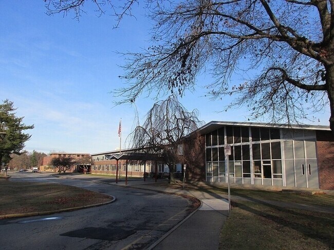 Building Photo - 58 Bennett St