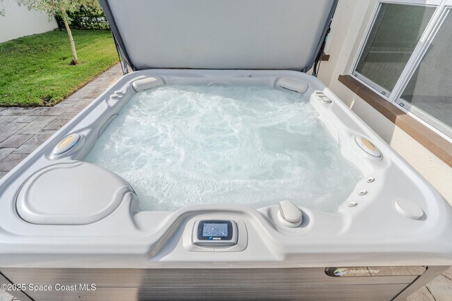 Building Photo - 2453 Rodina Dr