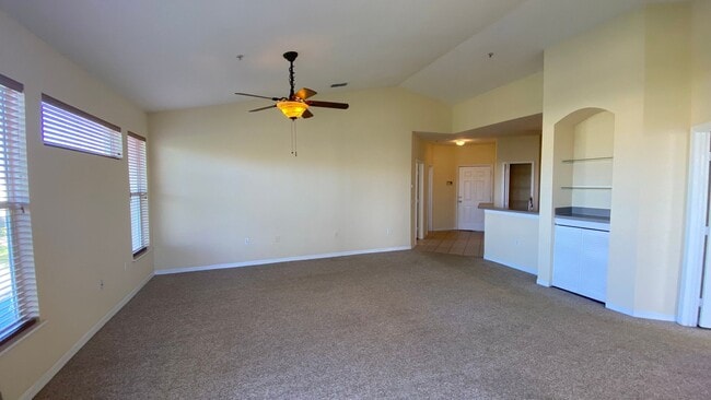 Building Photo - Beautiful 2br/2ba Visconti Condo with W/D ...