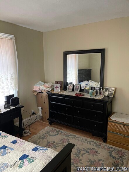 Building Photo - 10 Fessenden Rd