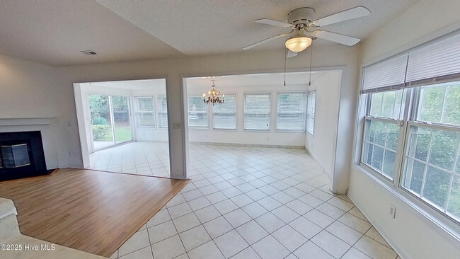 Building Photo - 303 Putnam Dr