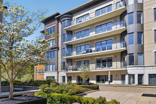 Building Photo - 100 Eton Row