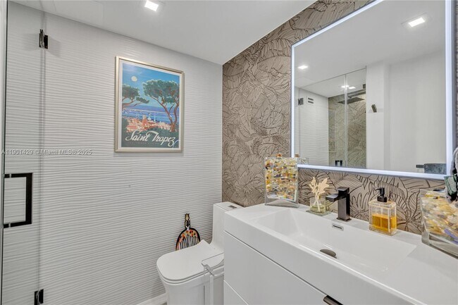 Building Photo - 5600 Collins Ave