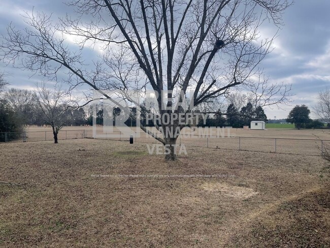 Building Photo - 1556 Flanagan Dr