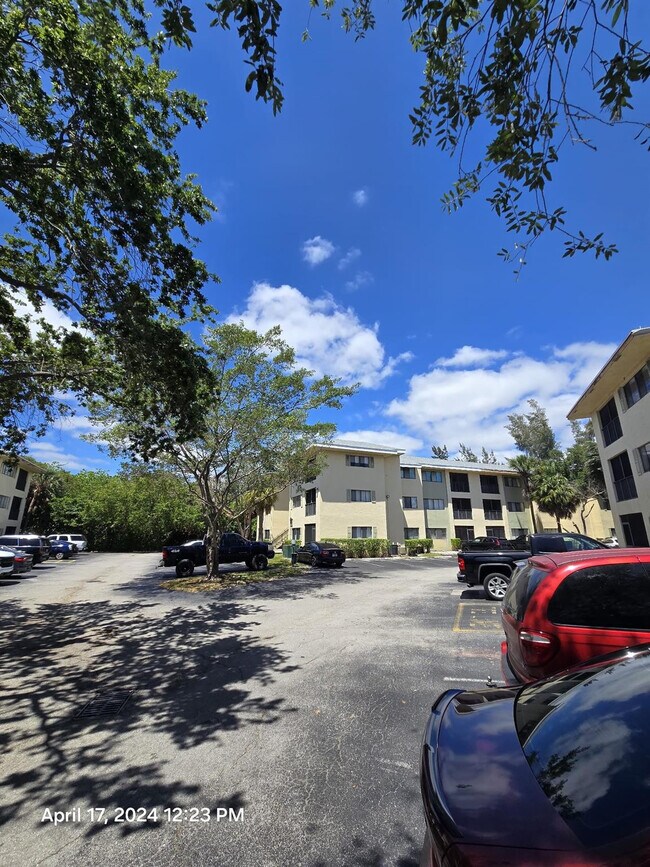 Building Photo - 2445 SW 18th Terrace