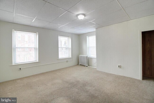 Building Photo - 604 W Main St