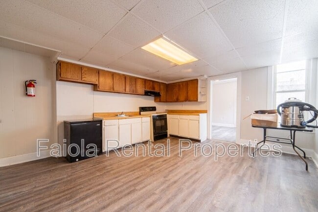 Building Photo - 212 N 2nd St