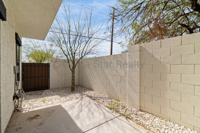 Building Photo - 2030 East Michigan Ave