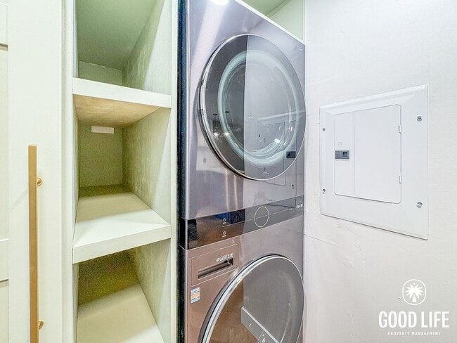 Building Photo - SD: 2BD/2.5BA Condo in Carlsbad with Community Pool, Two Balconies & Assigned Parking