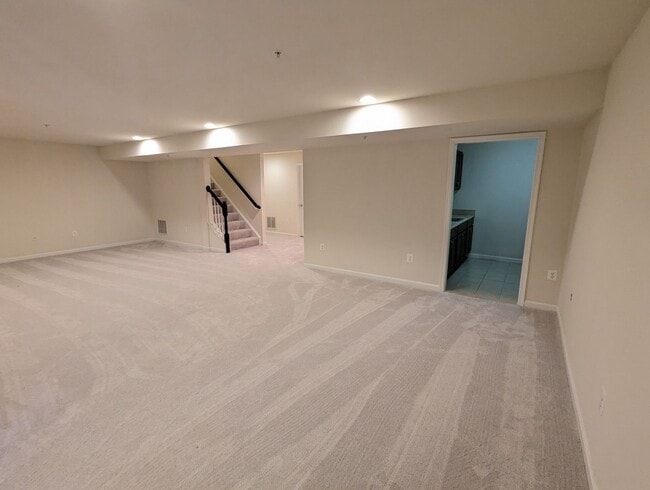 Building Photo - Impeccably maintained SFH in Clarksburg re...