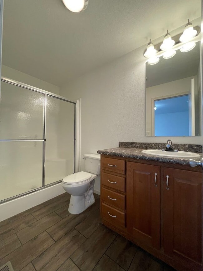 Building Photo - PRICE REDUCED + $1000 OFF FIRST MONTHS RENT = A DEAL YOU CAN'T PASS UP!