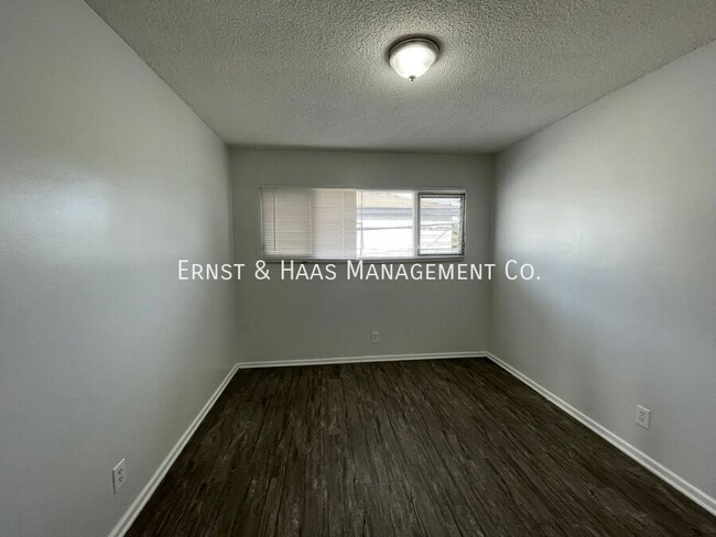 Building Photo - Fantastic Low Rise Garden Apartment! *MOVE...