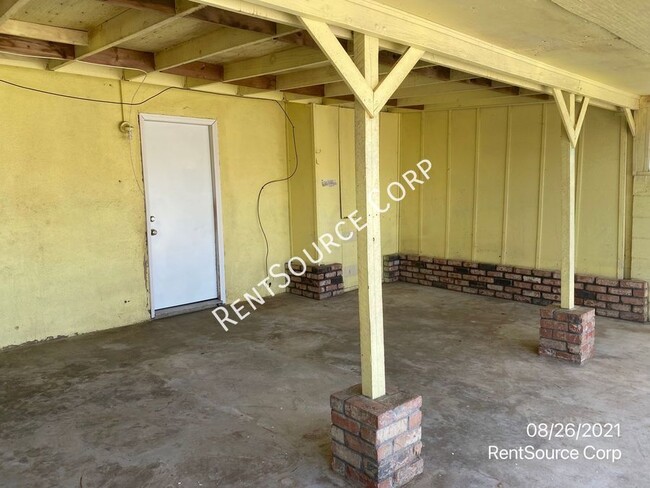 Building Photo - 25522 Anderson Ave