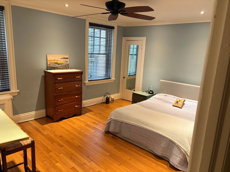 Building Photo - 4637 Pine St