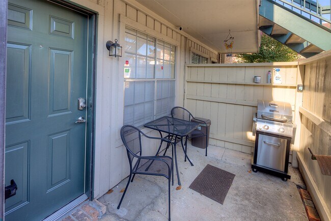 Building Photo - 845 Augusta Dr