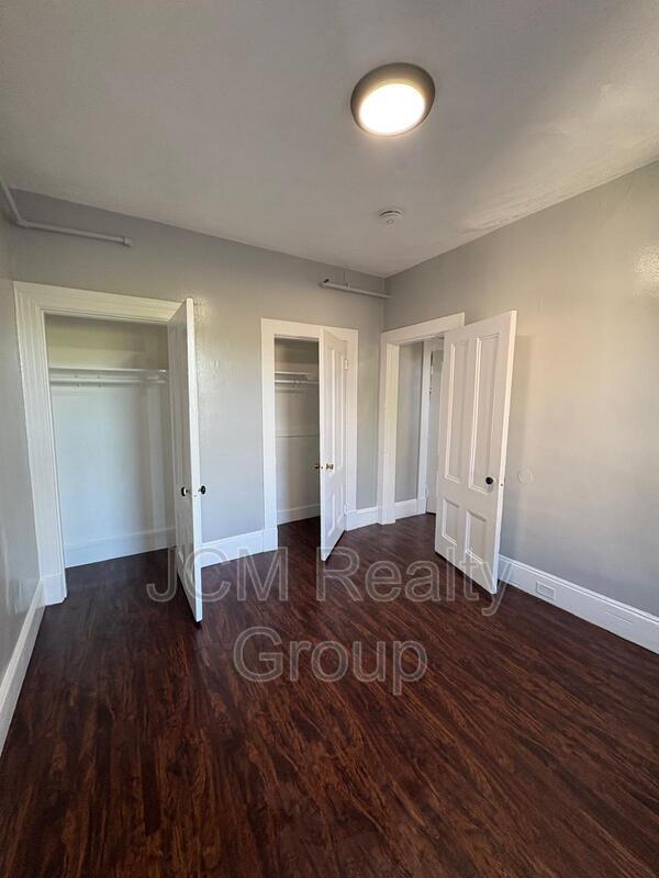 Building Photo - 64 Hollis St