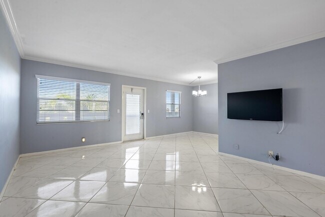 Building Photo - 4036 Cornwall B